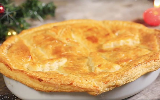 Популярные блогеры готовят с продуктами «РЕМИТ» - Английский пирог с колбасками