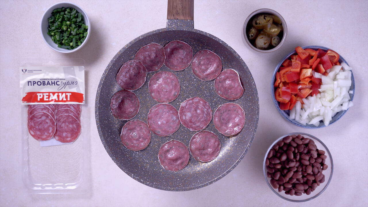 Рецепт: Острая яичница-болтунья с сырокопченой колбасой Провансгурмэ